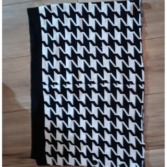 Button up scarf - Picture 2 of 2